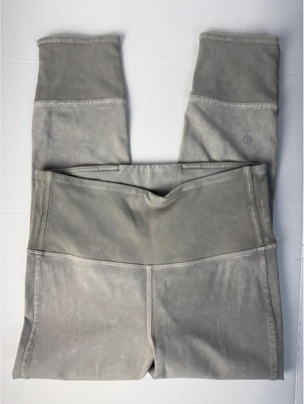 Lululemon Women's Grey capri Legging